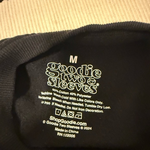 Goodie Two Sleeves Champagne Bottle Sweatshirt Black Pullover Crewneck Medium - Picture 3 of 6